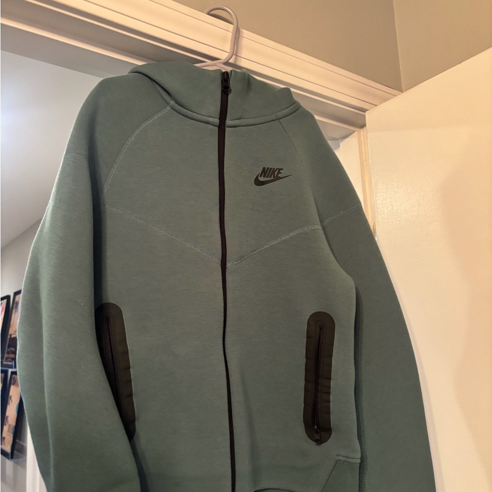 Youth Nike tech- teal